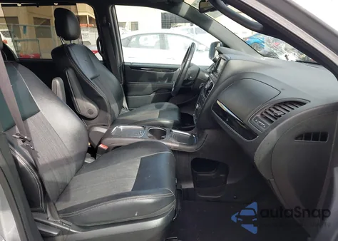 2015 Chrysler Town & Country S z USA, uszkodzony, nr VIN 2C4RC1HG5FR590491